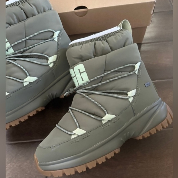 Ugg Snow Boots Never Worn - Picture 2 of 8